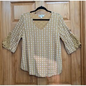 Stem Vine XL Top 9/4 Sleeves Crochet Detail Eyelet Fabric Front Lined Top V Neck